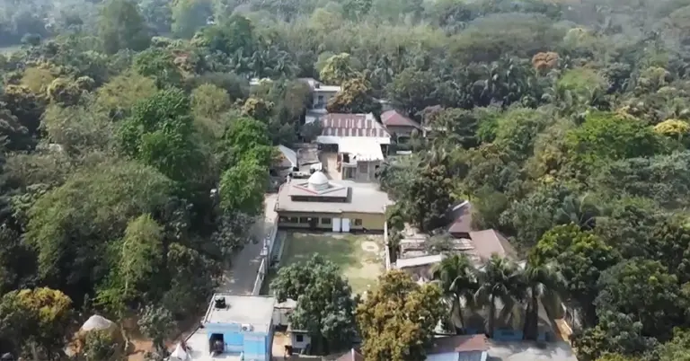 নওগাঁর ‘মাজারের গ্রাম’